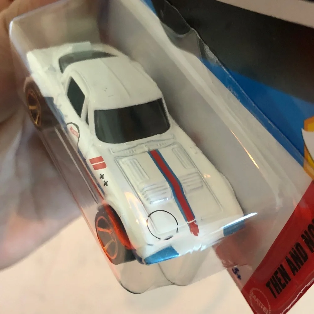 Mattel Hot Wheels Corvette Grand Sport - White and Blue